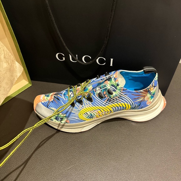 Gucci Run Sneakers - Picture 7 of 9